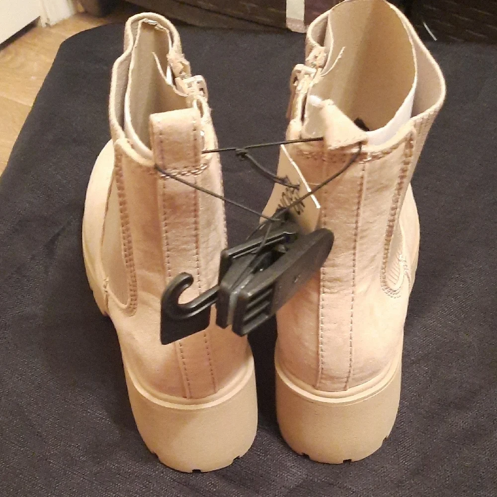 Womens Size 9 No Boundaries Beige Ankle Boots New With Tags Side Zipper - Picture 5 of 7